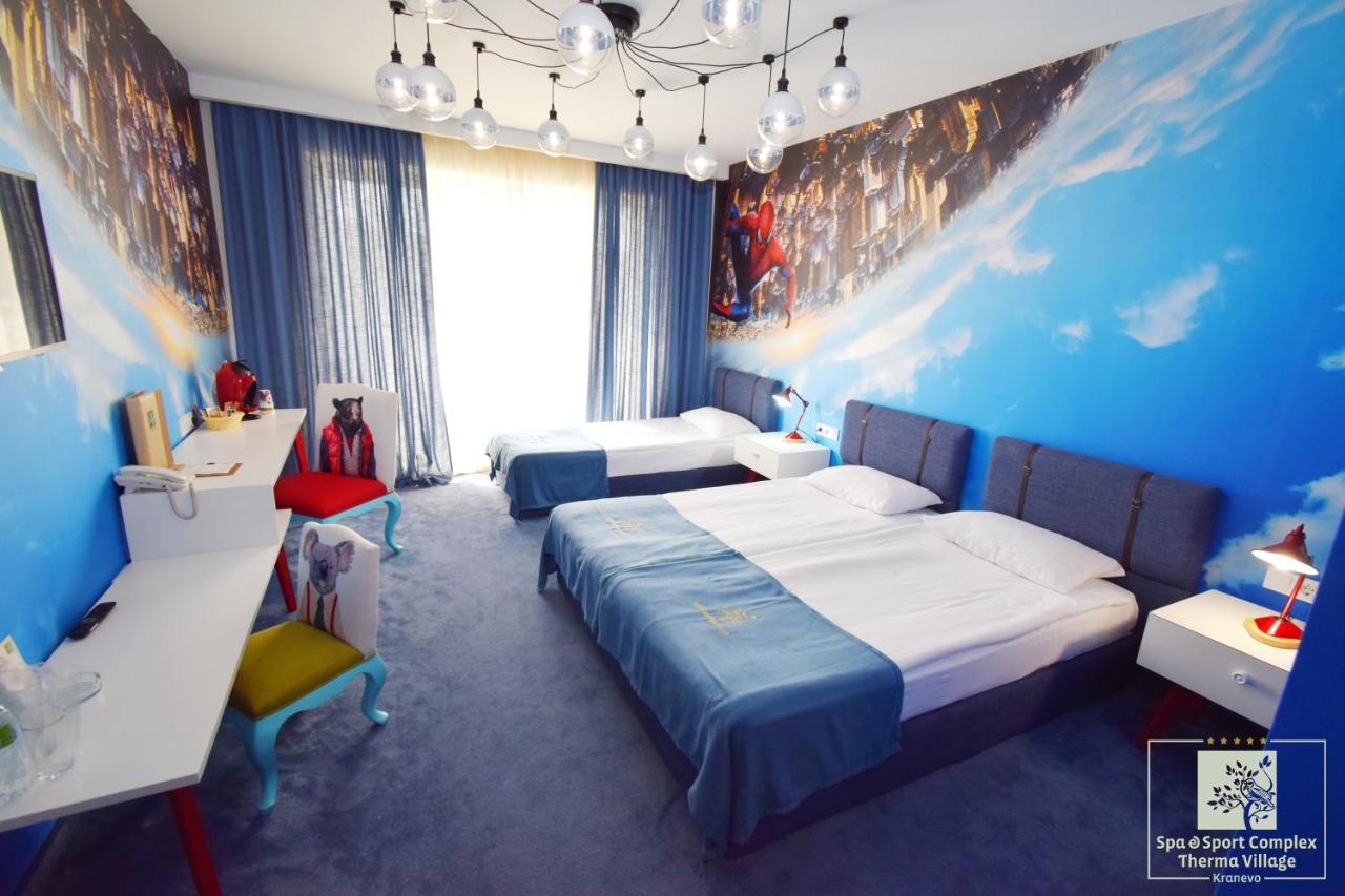 Doppel-Themen-Zimmer Spiderman (2 Erwachsene + 1 Kind)