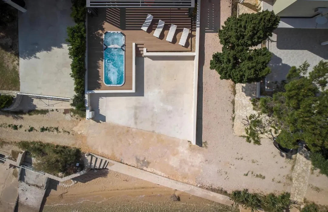 VILLA FUX ZRCE Novalja - direkt am Strand-1