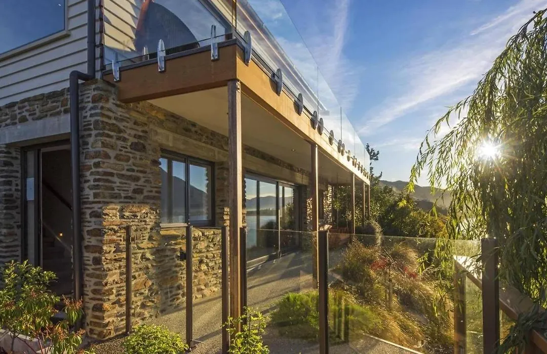 Kohanga Luxury Lakeside Villa By Amazing Accom-1