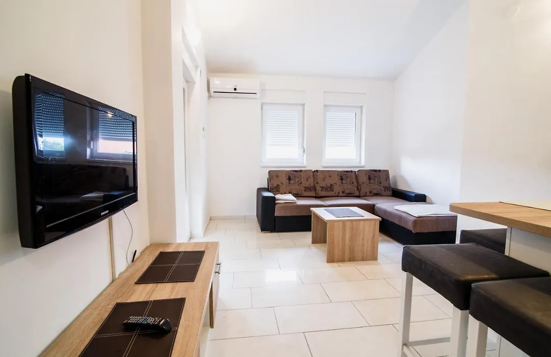 Central Apartment With Jacuzzi-1