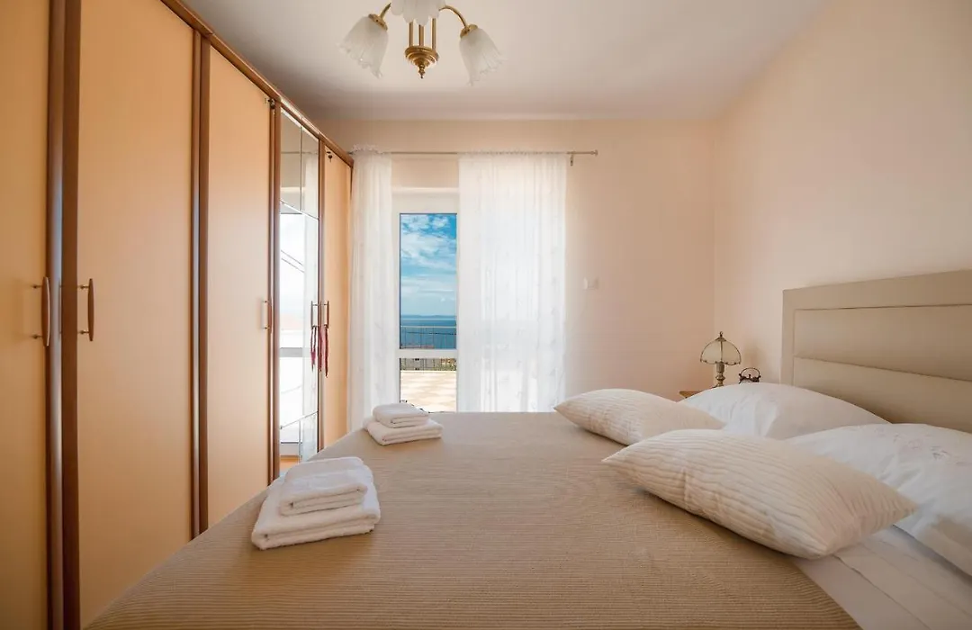 Idis Luxury Apartment-1