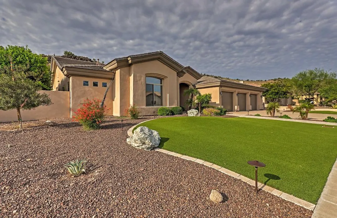 Patio, Playground! Glendale Family Gem Near Golf-1