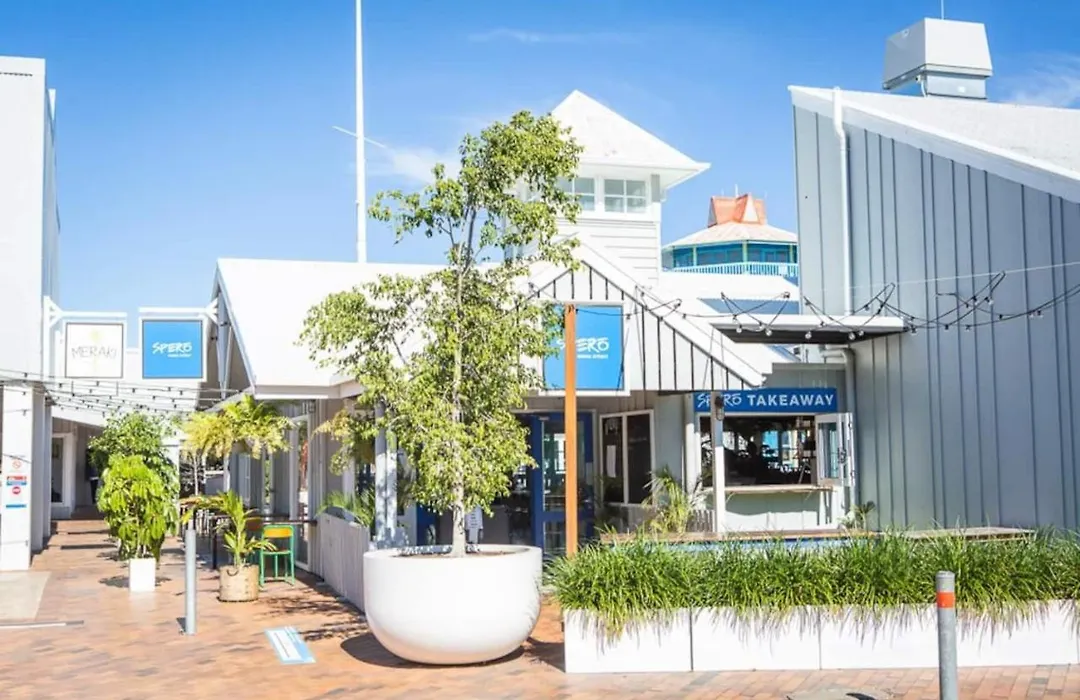 Mooloolaba Beachfront: Superior Resort Apartment-1