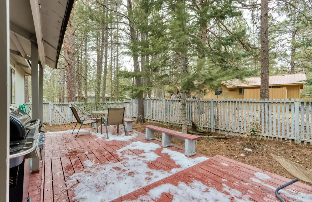 Cozy Jay Cabin-1