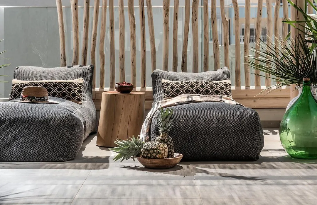 Khroma Luxury Suite 2 Beach Front Apartment-1
