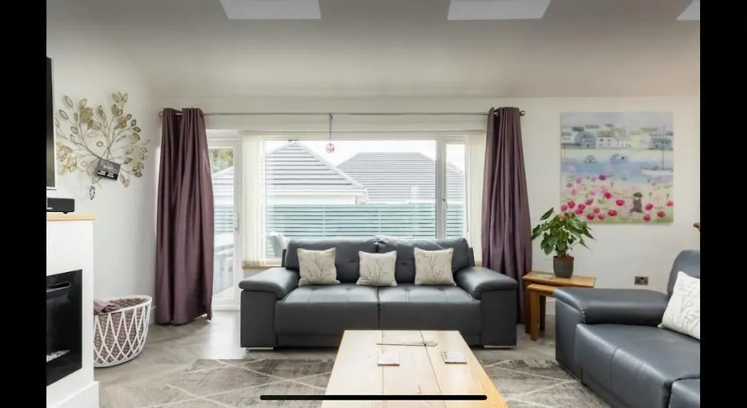 Luxury Bungalow With Hot Tub In Newquay Cornwall-1
