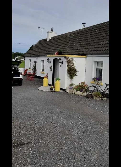 Toddys Cottage & Stables-1