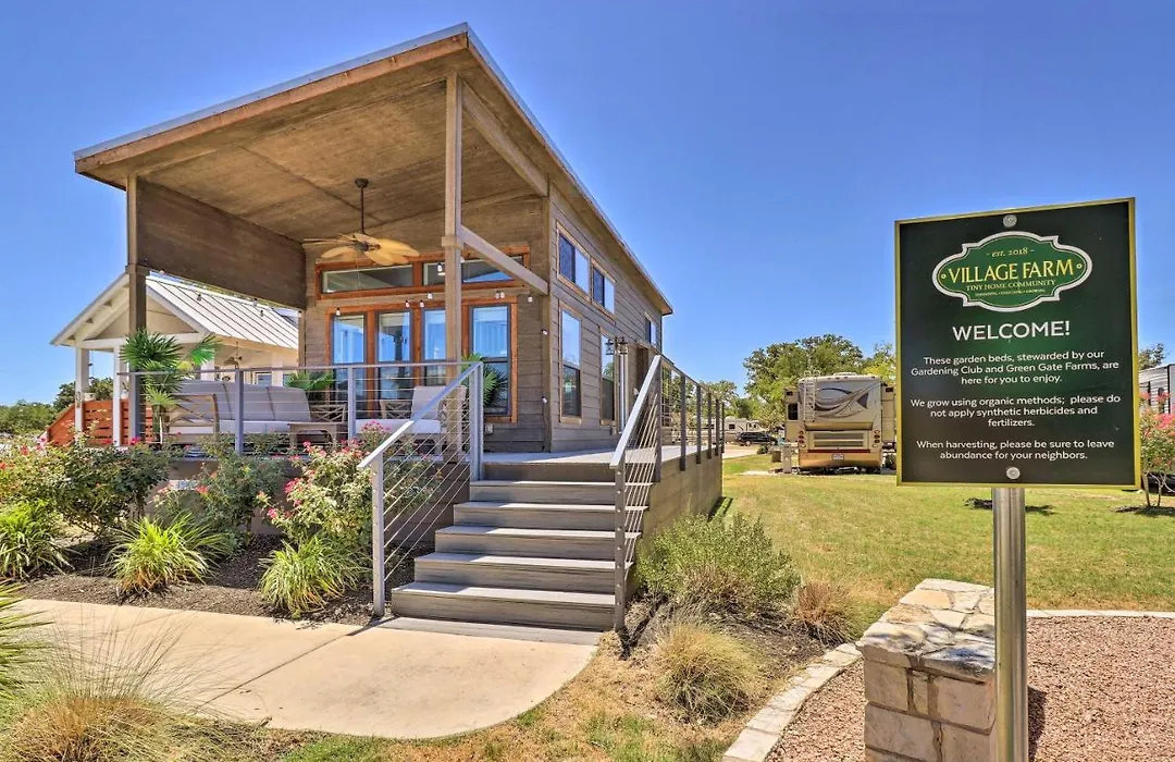 Upscale Tiny Home - Boho-Chic Austin Getaway!-1