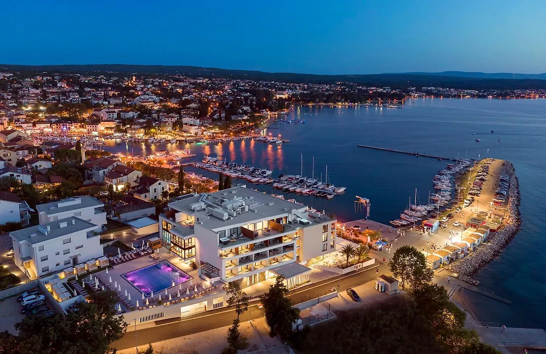 Luxury Hotel Riva-1