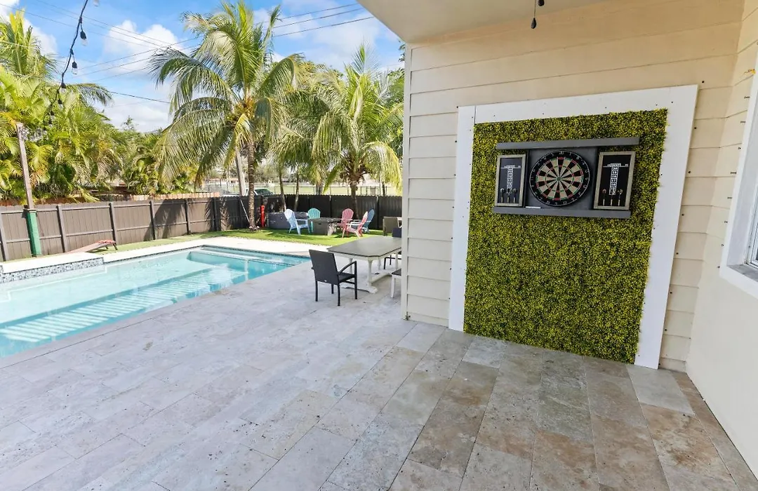 Upscale Mansion In The Heart Of Miami With Pool-1