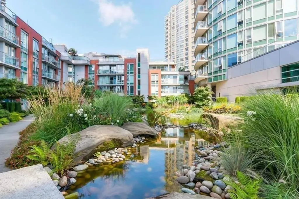 Downtown King Suite-Surround Views-Pool/Gym/Parkng-1