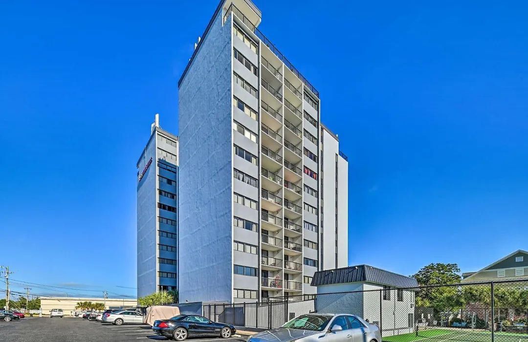 Bright Myrtle Beach Condo W/ Private Balcony!-1