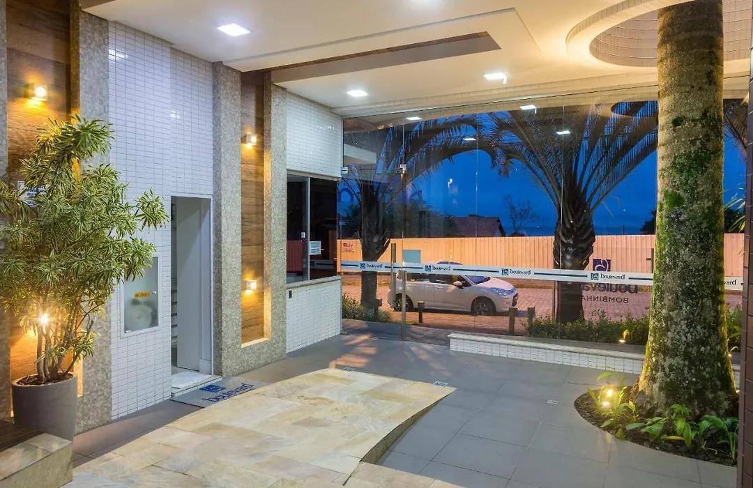 Boulevard 122D - Excelente Apartamento Em Condominio De Luxo No Centro De Bombinhas - Piscina - Jacuzzi - Academia - Portaria 24H.-1