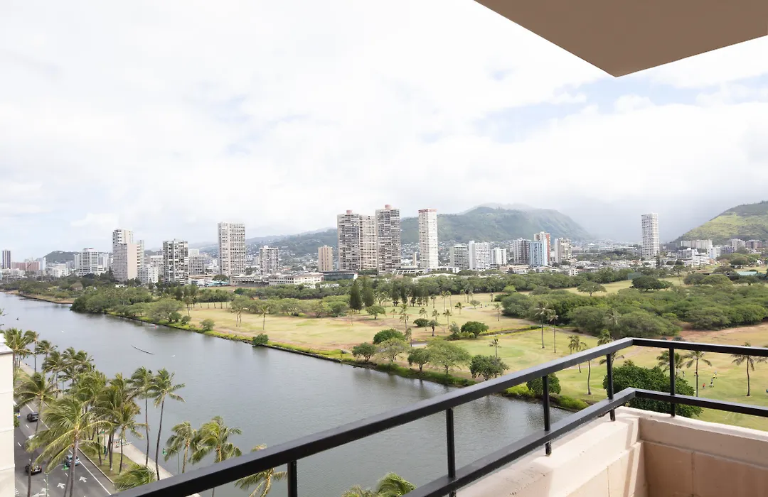 Wayfinder Waikiki - Voted Top 10 Best Hotels in Hawaii!-1