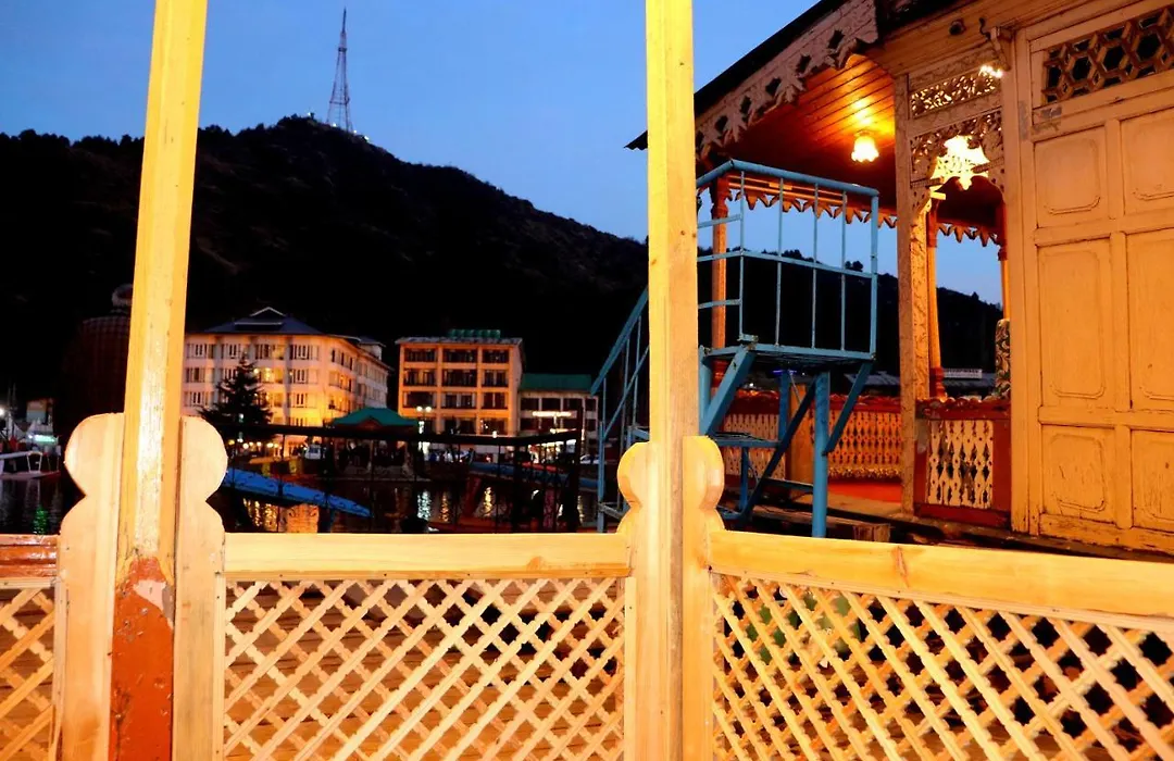 House Boat New Pala Palace-1