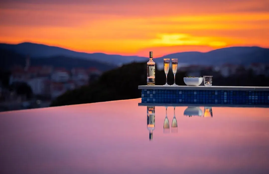 Luxury Villa Black Pearl With Pool-1