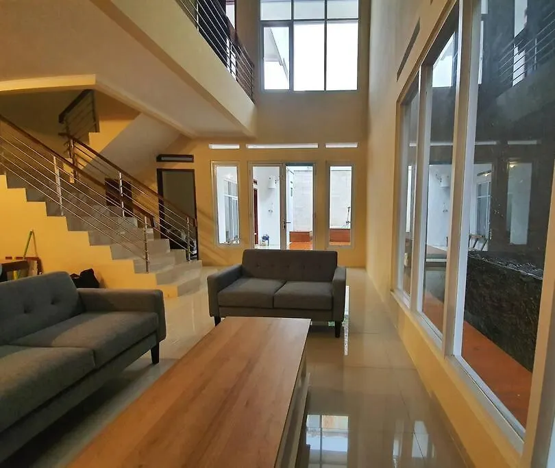 Cozy Villa / Rumah Sejuk City View Bandung-1