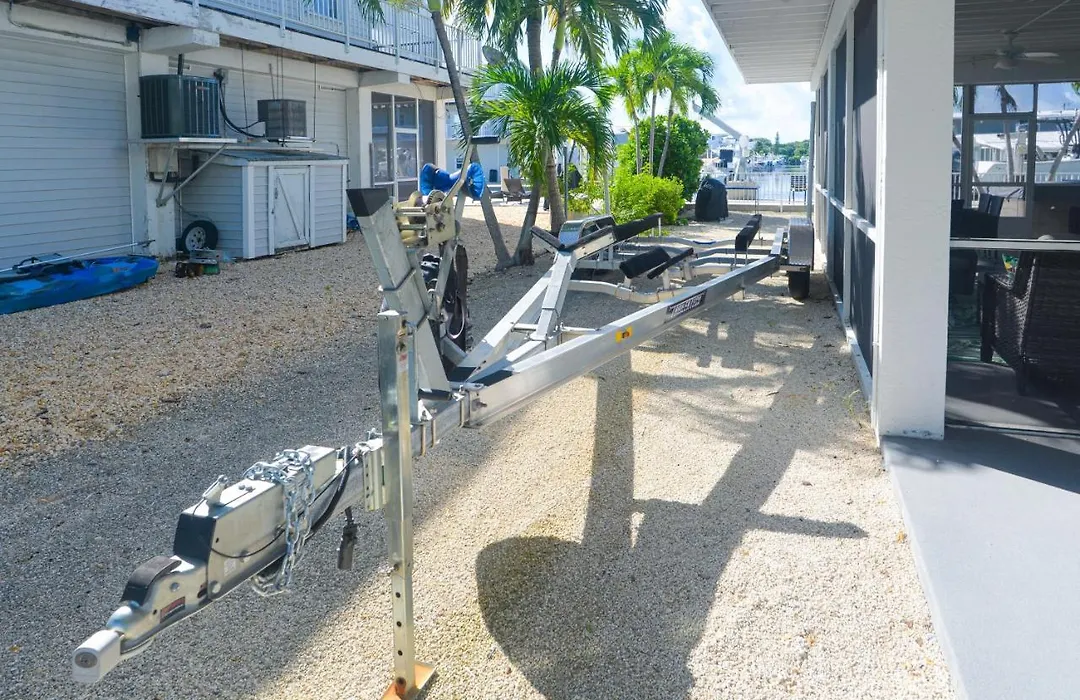 Two J'S Paradise-1