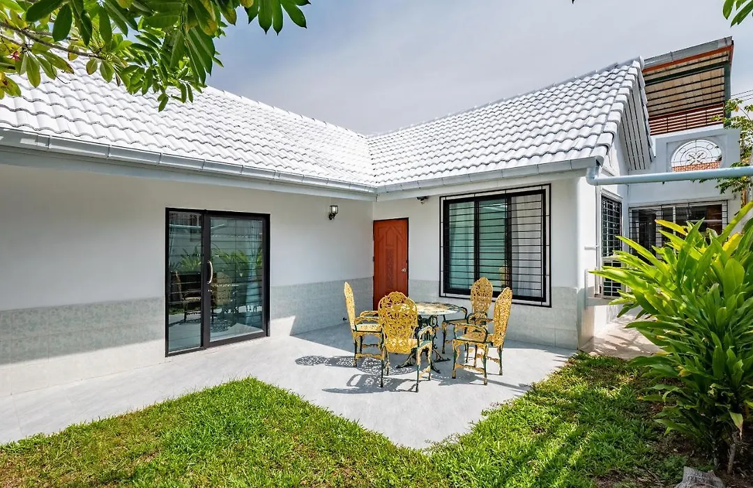 Deluxe 3 Bedrooms Villa With Fancy Pool In Downtown Pattaya-1
