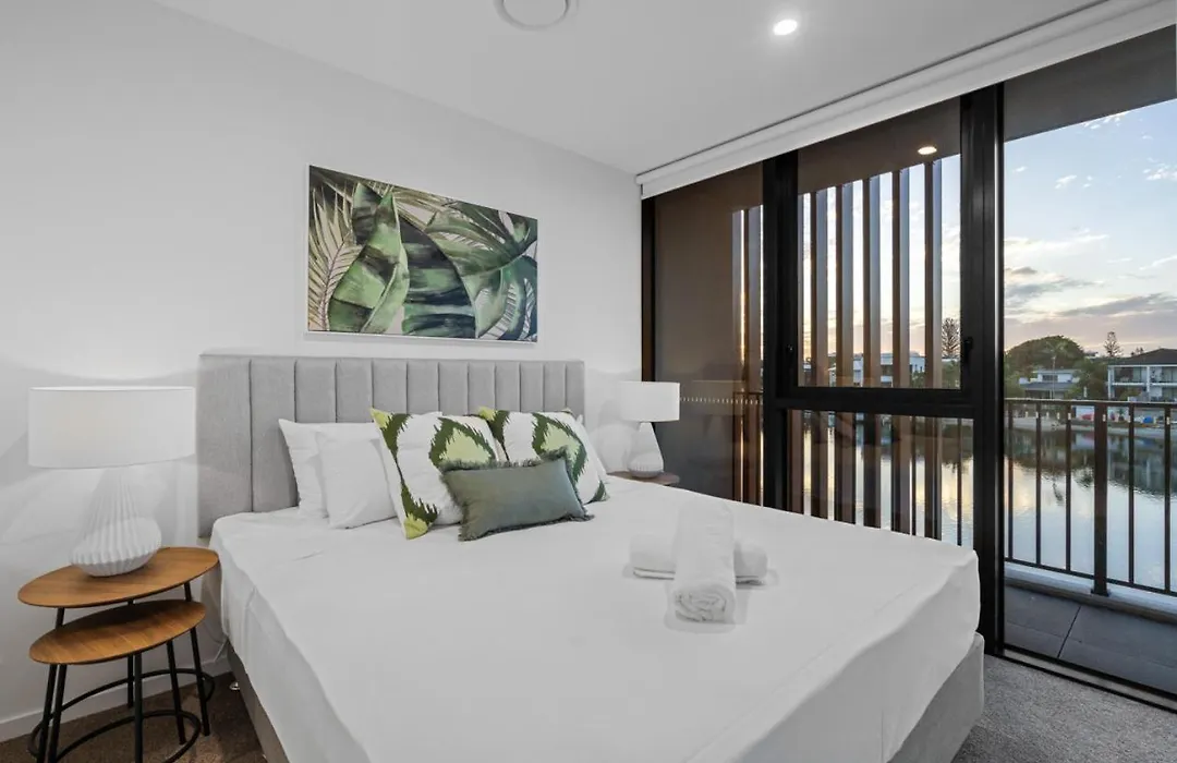 The Riverview - Brand New Modern 2Br With King Bed, Parking & Pool-1