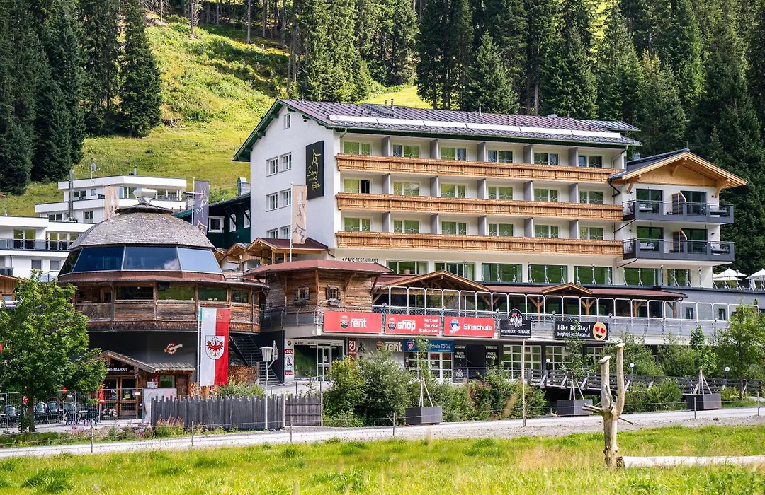Berghotel Hochfügen-1