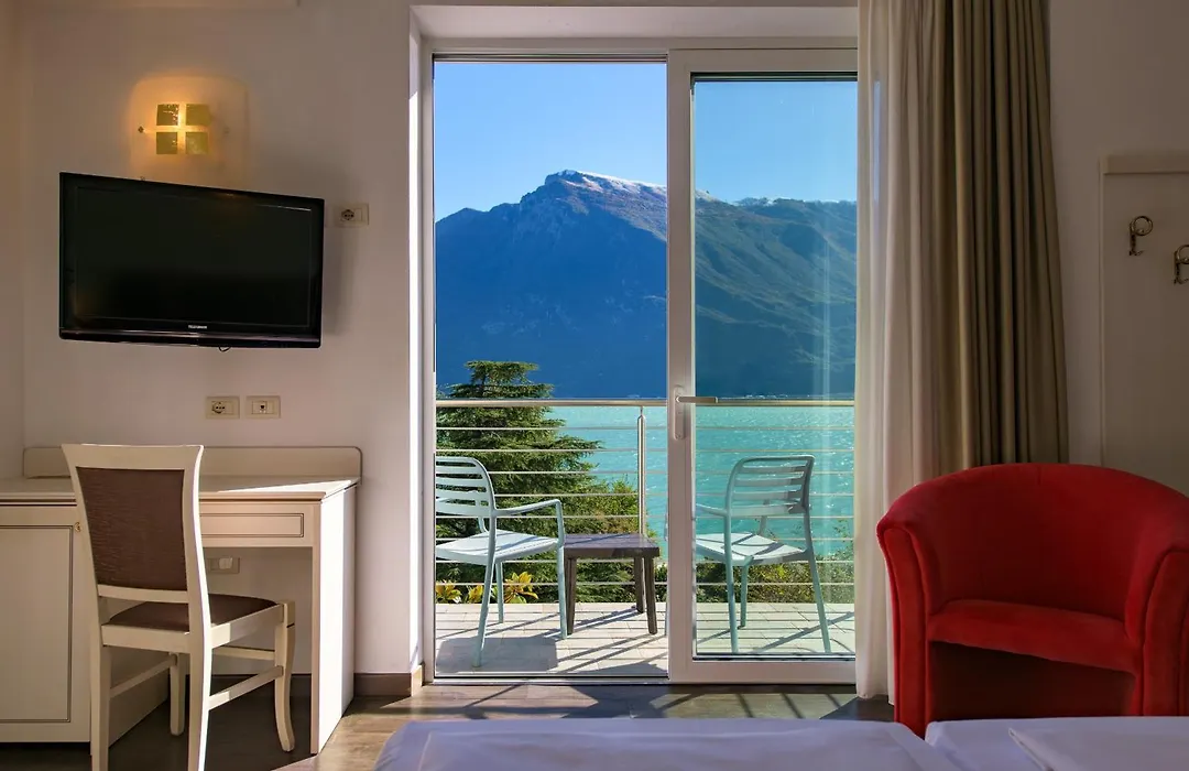 Hotel Sogno Del Benaco-1