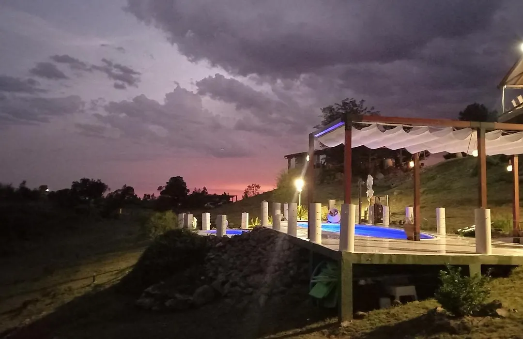 Cabanas & Suites "No Es Facil"-1