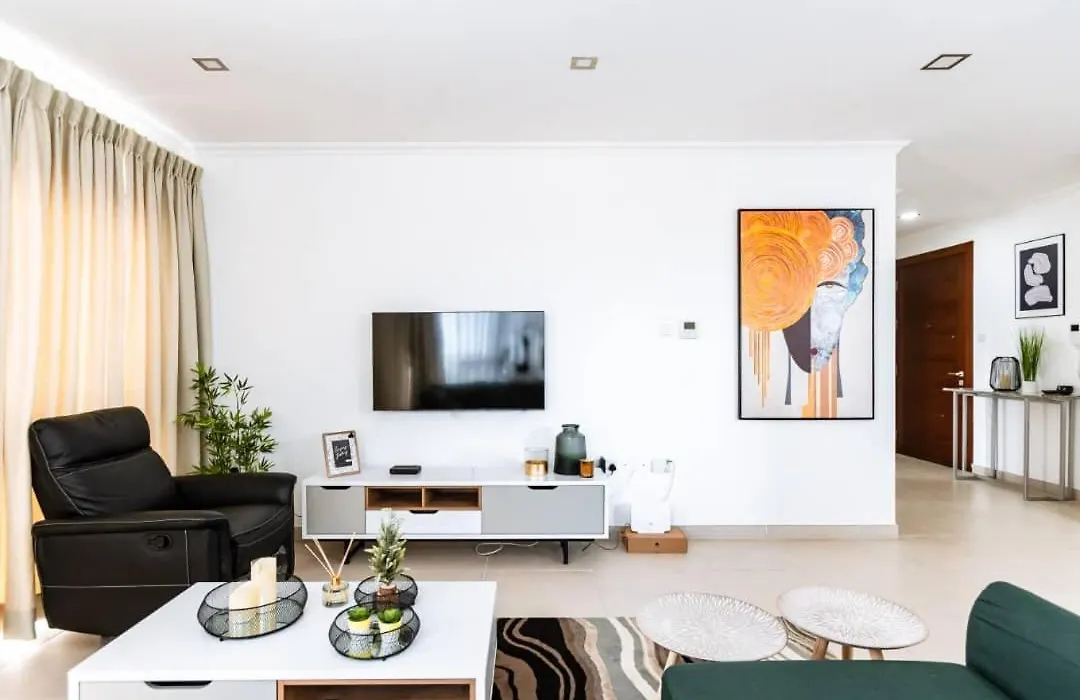 Amazing 2 Bedroom Room Space Available-1