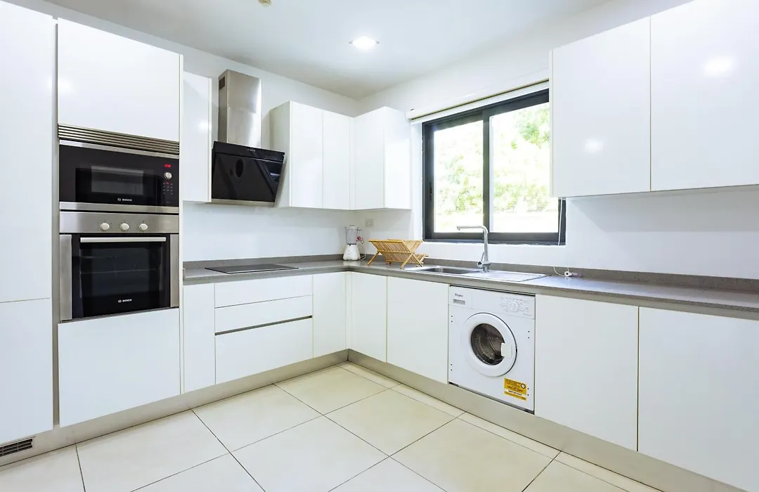 Premium One Bedroom Seaview Space Available-1