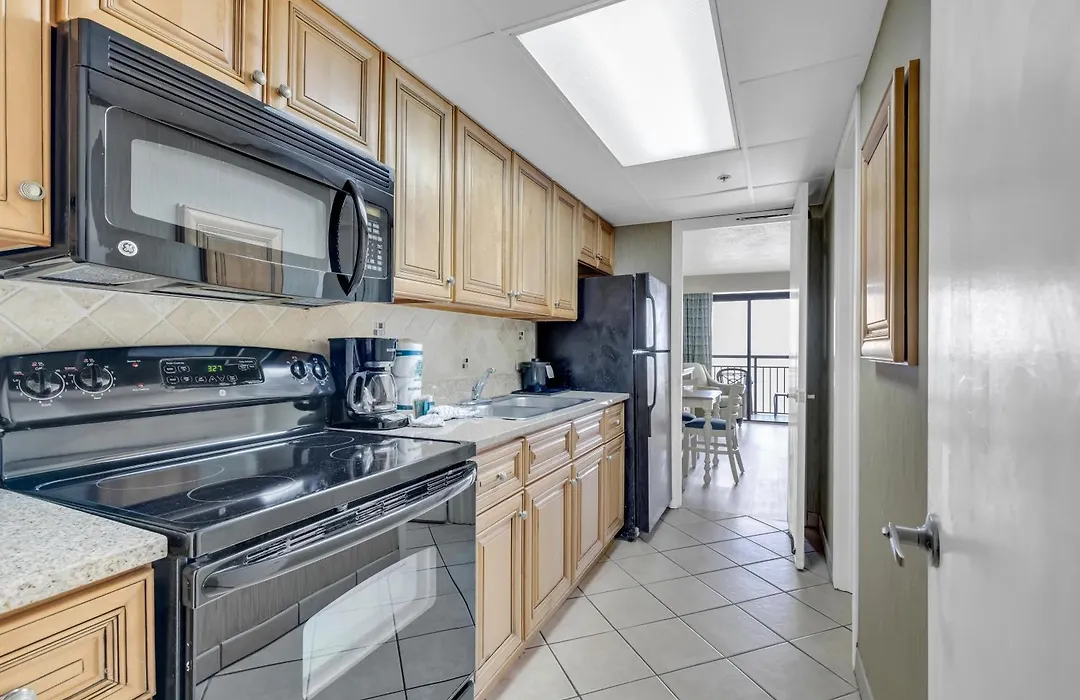 Ocean-Front Condo With Pools, Lazy River And Water Park-1