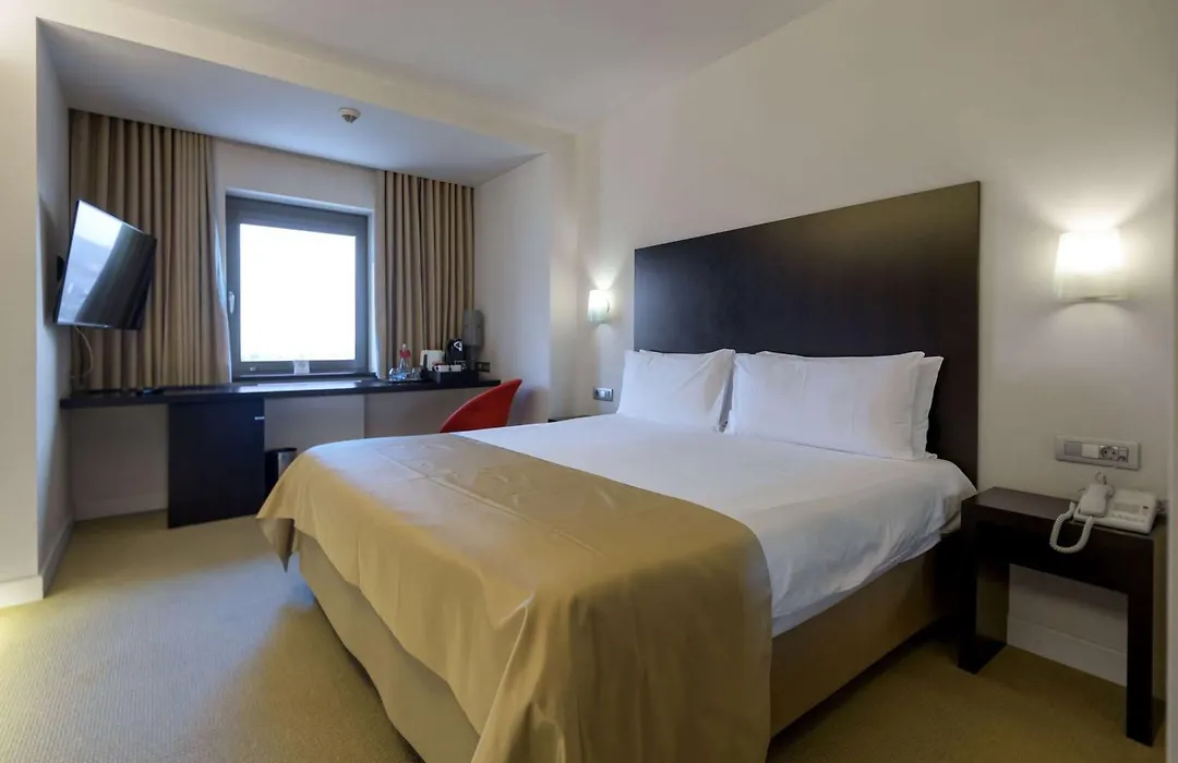 Ramada Plaza By Wyndham Bucharest Convention Center-1