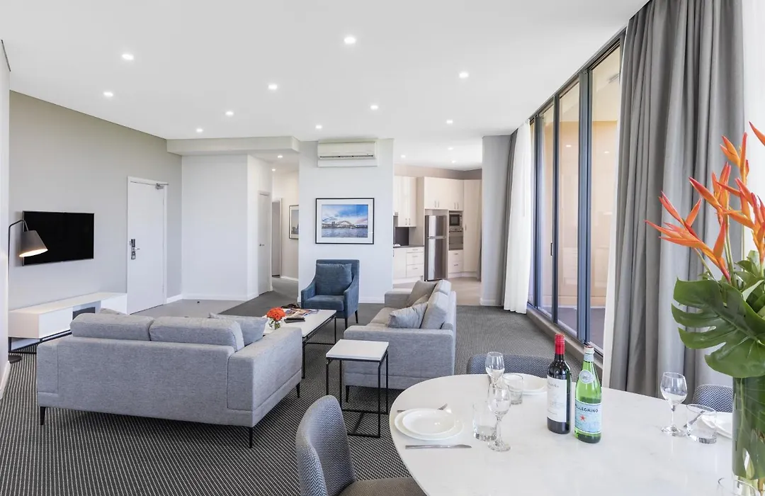 Meriton Suites Waterloo-1
