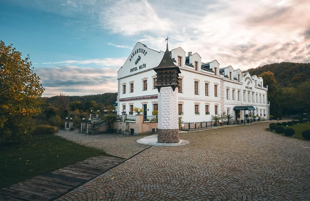 Romantic Hotel Mlyn Karlstejn-1