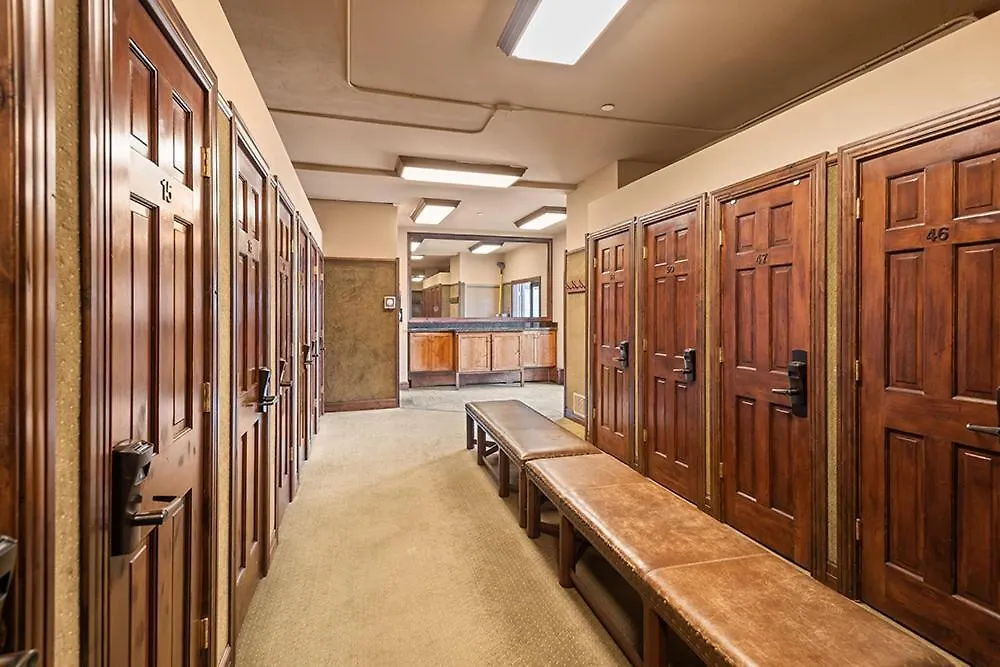 Chamonix 27, Snowmass Ski-In/Ski-Out Condo With Pool, Hot Tub, Gym, Wifi & Washer/Dryer-1