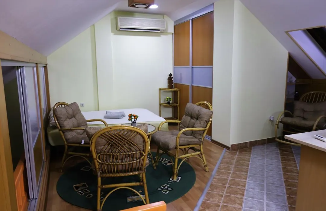 Lovely 3-Bed Apartment In Skopje-1