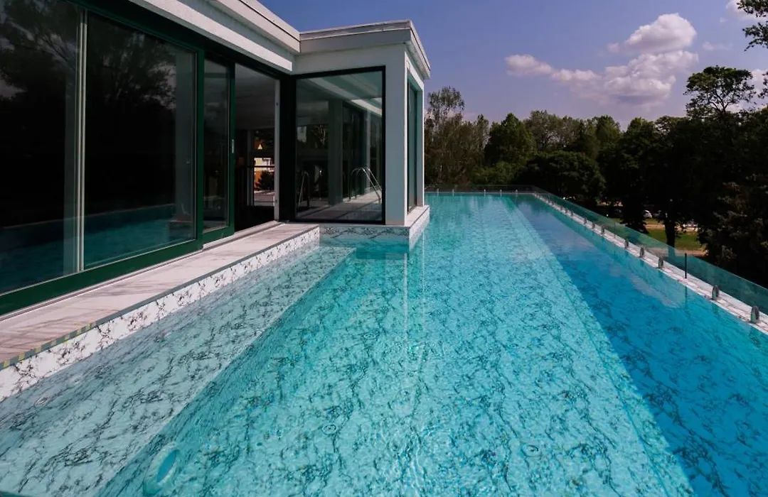 Villa Bauhaus Wellness Apart-Hotel-1
