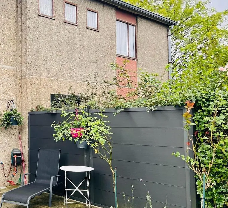 Town House With Garden - 1 Room With Shared Bathroom-1