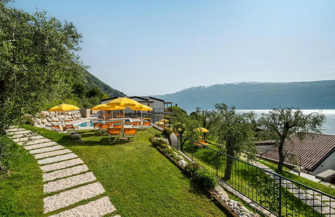 Residence Dany Appartamenti Con Cucina Vista Lago Piscina E Parcheggio-1