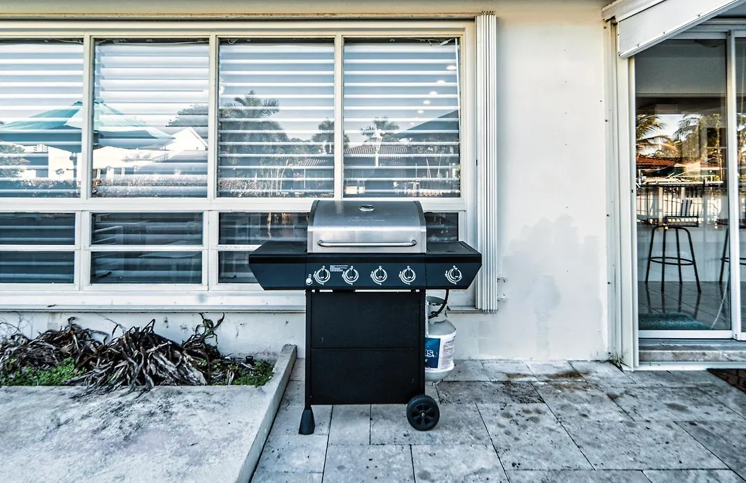 Waterfront Villa Heated Pool Spa Walk To Beach-1