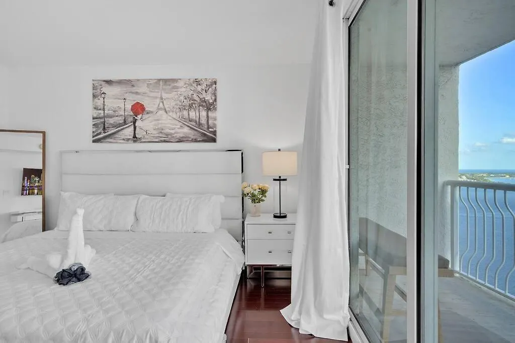 Cozy 1Bed 1Bath Overlooking Brickell Skyline-1
