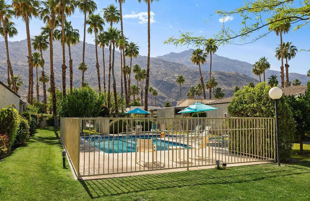 *Condo - 490 E Via Ensenada Cir, 92264-1