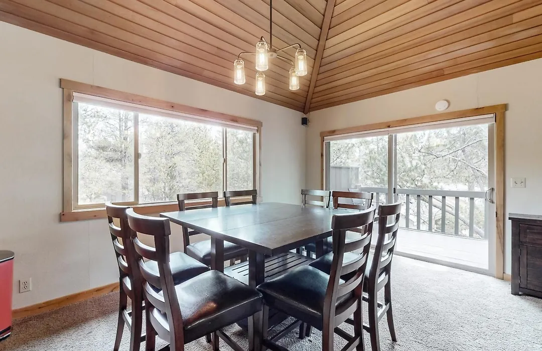 Brown'S Tree House-1