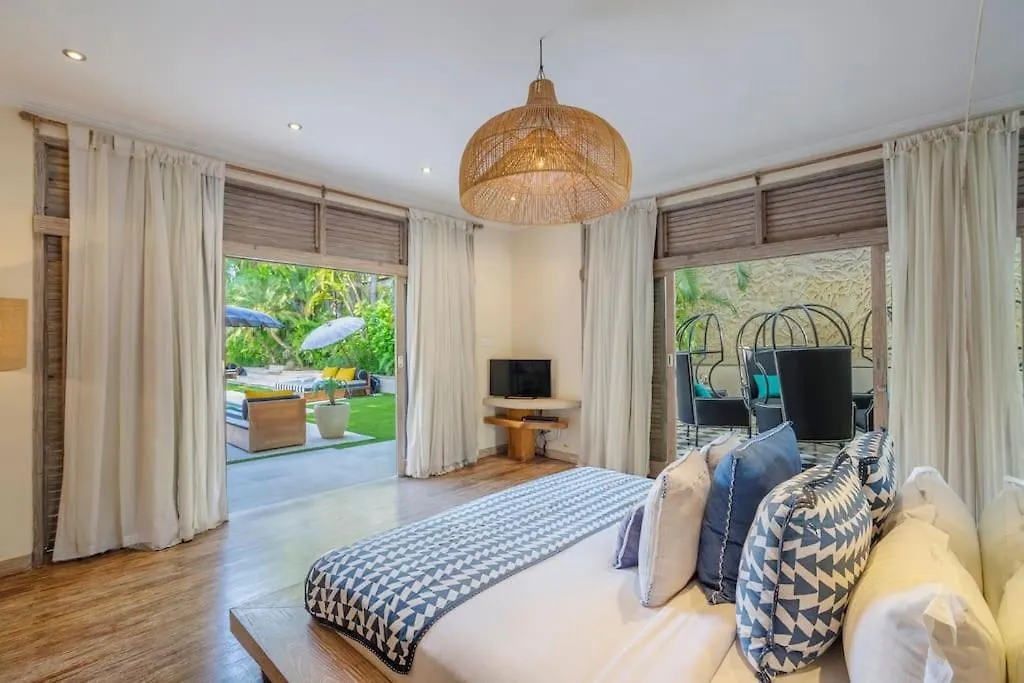4Br Villa With Large Pool At Seminyak Beach-1