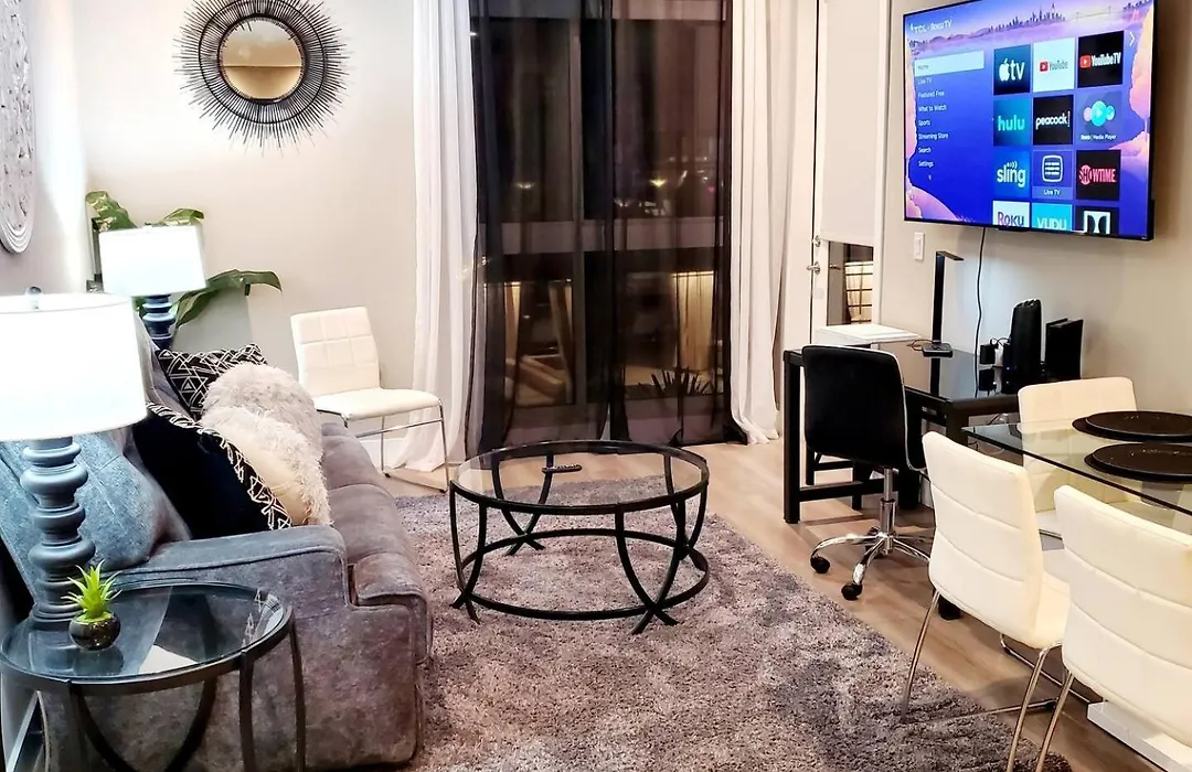 Spacious 22, Wi-Fi, Pool, Hot Tub, 24Hr Gym-1