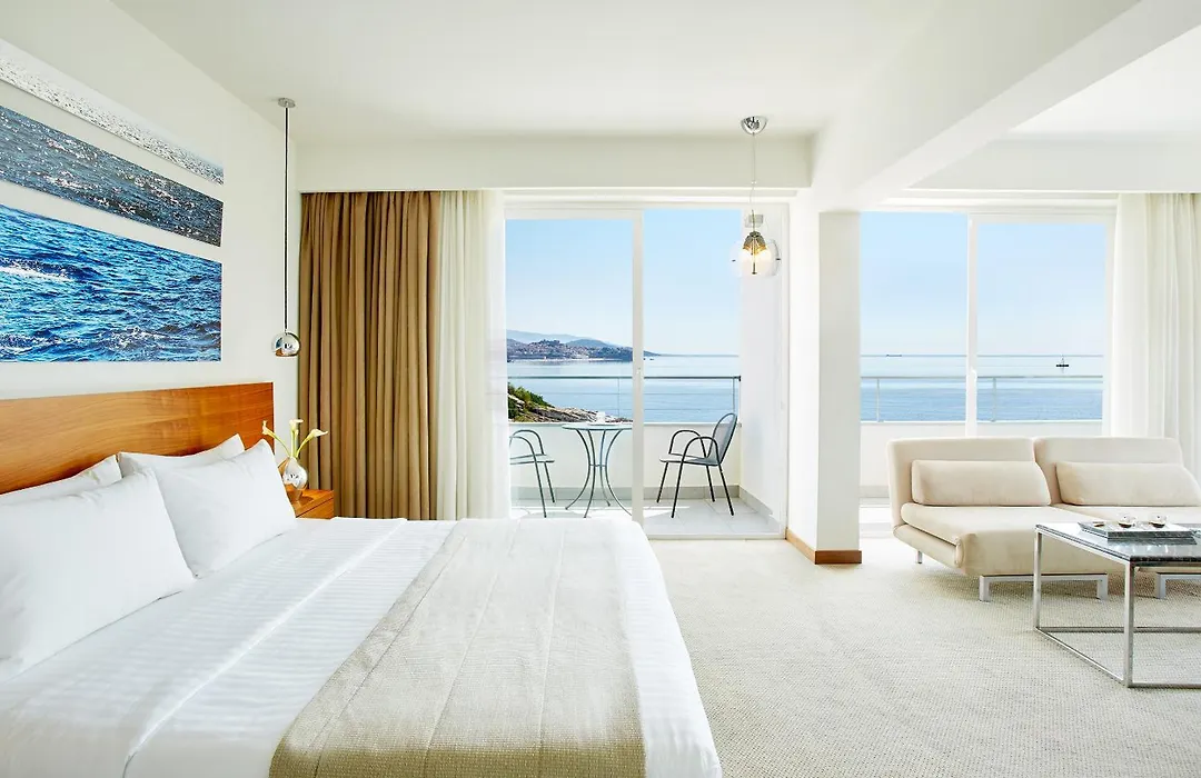 Lucy Hotel-1
