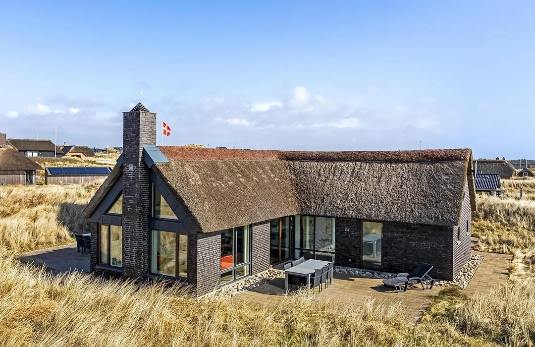 Architect-Designed Activity House With A Unique Location - 1024-1