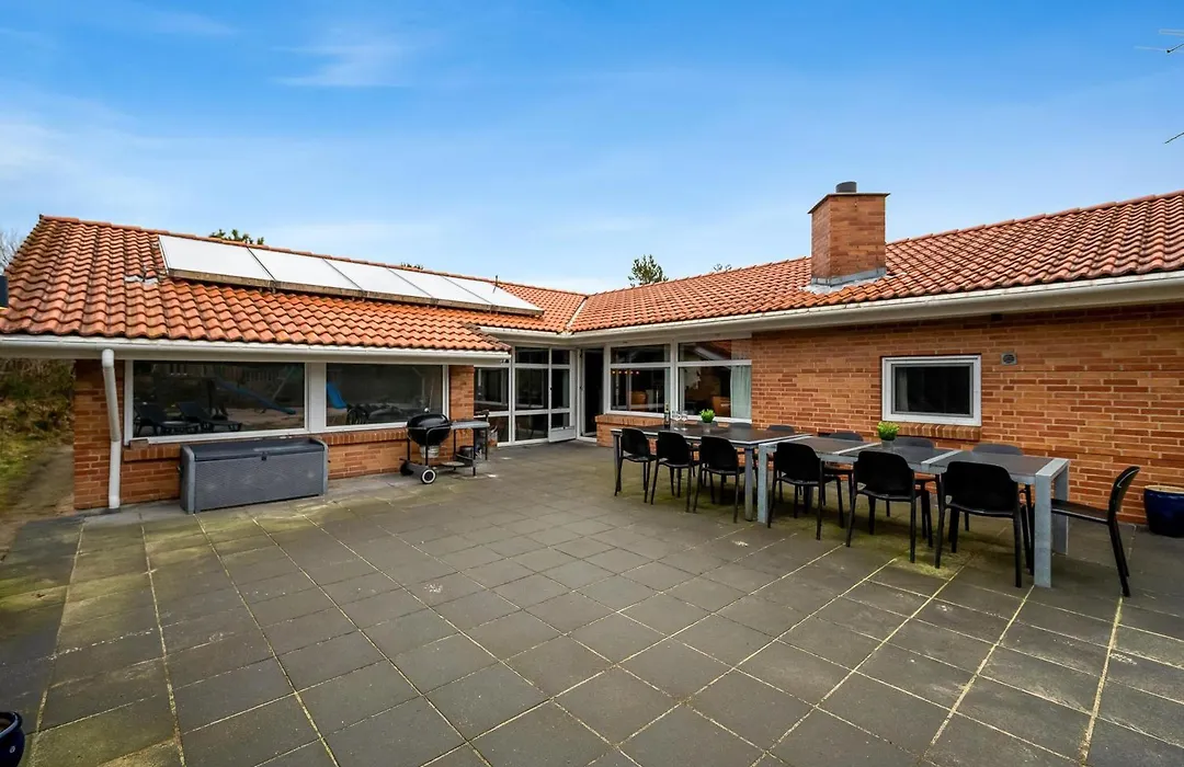 Large Pool House With Activity Room - 1014-1