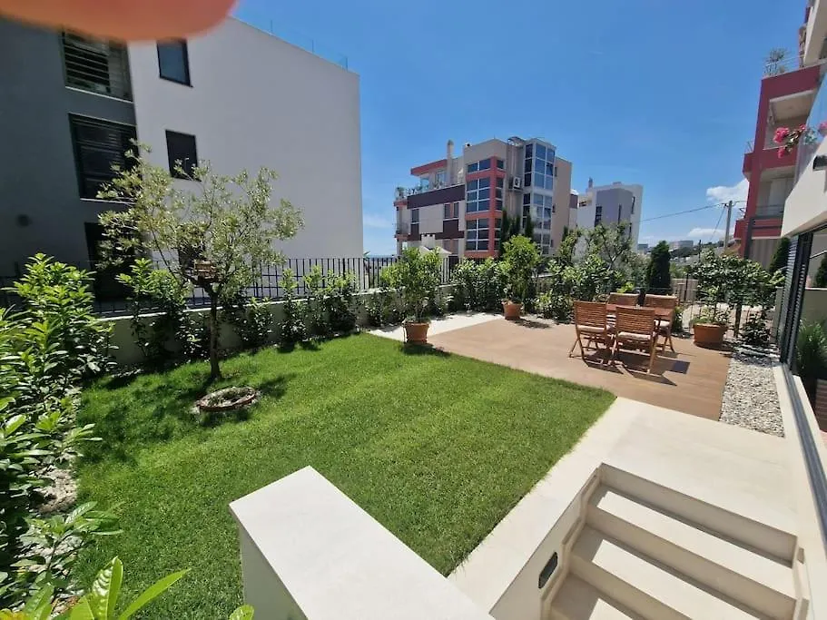 Green Luxury Oasis-1