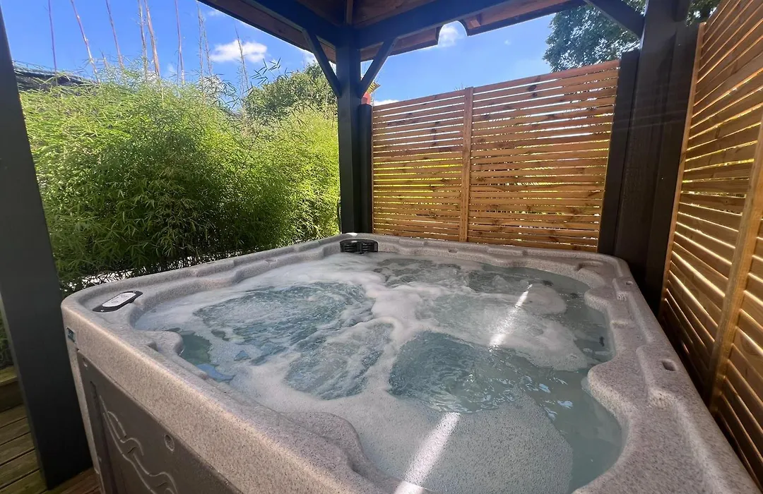 Loveroom Avec Spa Privatif Plelo-1