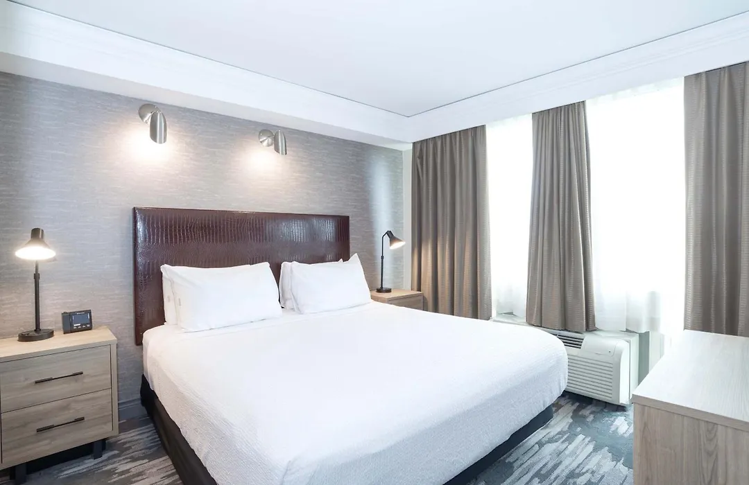 Sandman Signature Toronto Airport Hotel-1